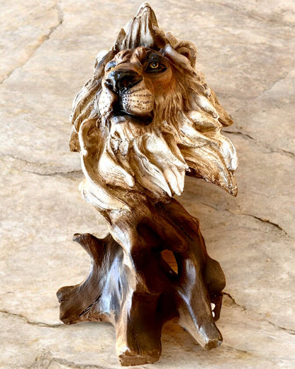 "Lwia Odwaga" - Estatueta de Resina, 28 cm de altura, com opção de gravação para presente