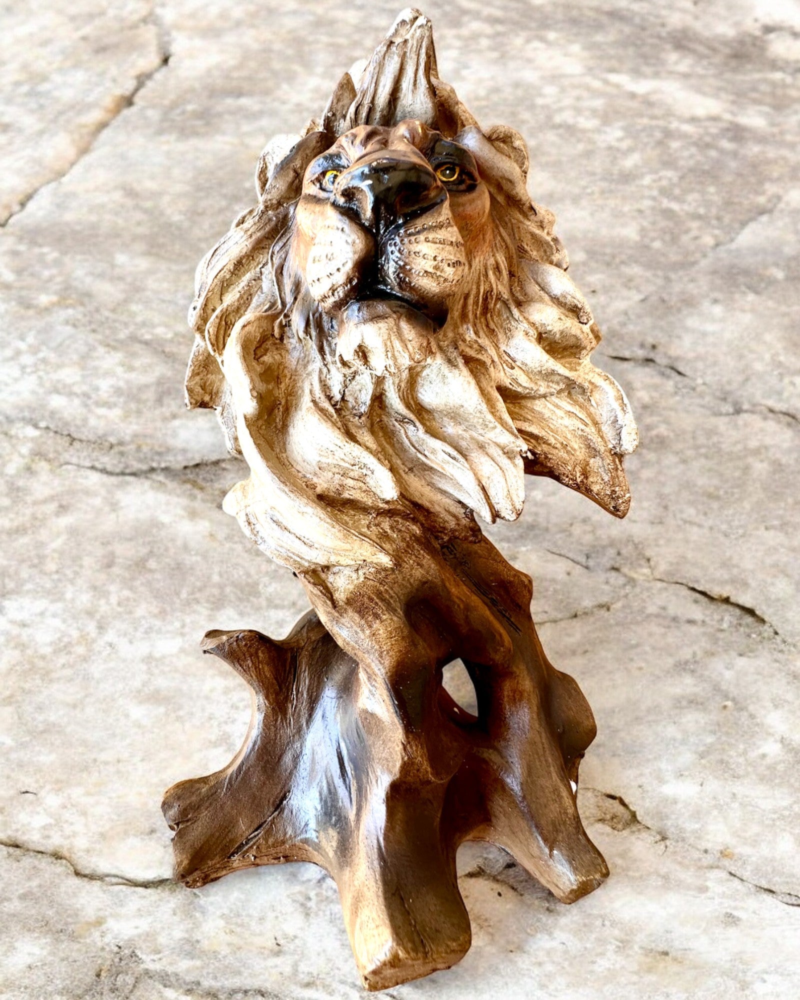 "Lwia Odwaga" - Estatueta de Resina, 28 cm de altura, com opção de gravação para presente