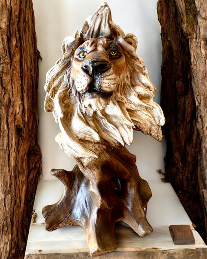"Lwia Odwaga" - Estatueta de Resina, 28 cm de altura, com opção de gravação para presente