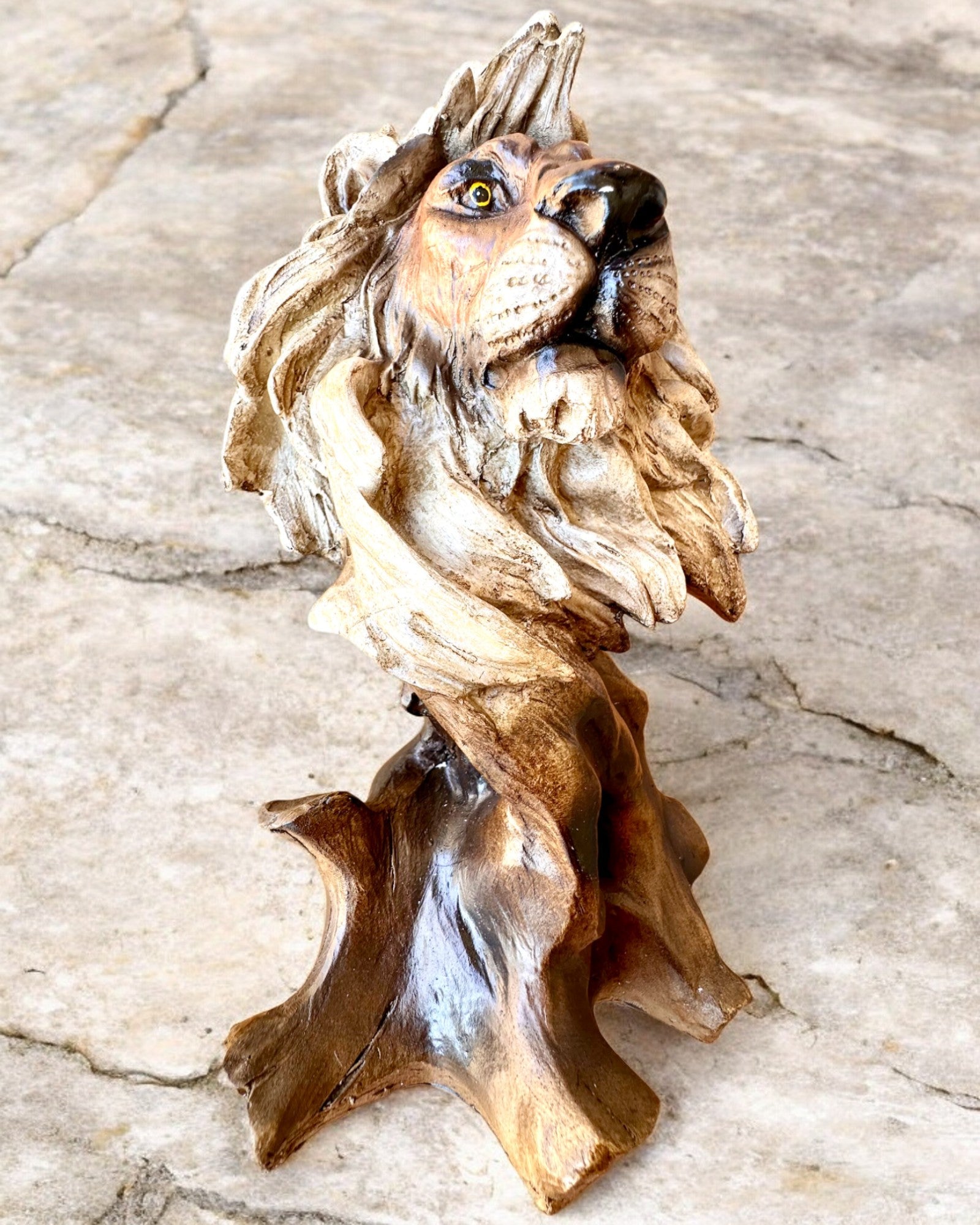 "Lwia Odwaga" - Estatueta de Resina, 28 cm de altura, com opção de gravação para presente