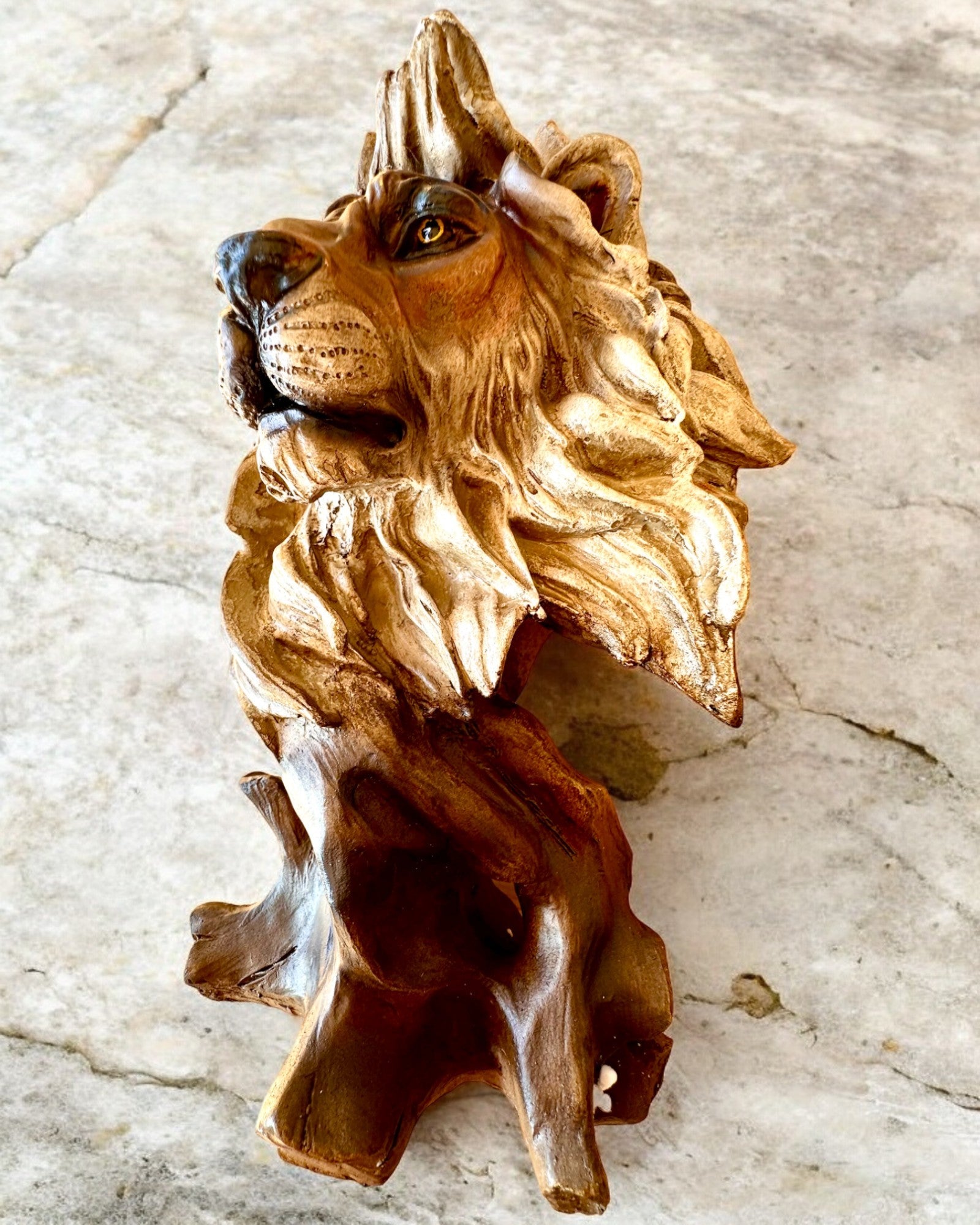 "Lwia Odwaga" - Estatueta de Resina, 28 cm de altura, com opção de gravação para presente