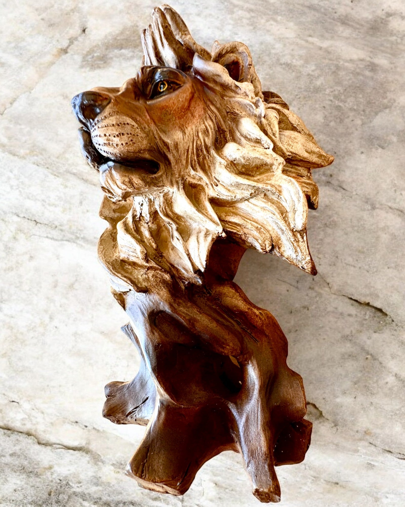 "Lwia Odwaga" - Estatueta de Resina, 28 cm de altura, com opção de gravação para presente