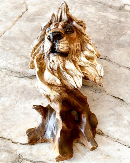 "Lwia Odwaga" - Estatueta de Resina, 28 cm de altura, com opção de gravação para presente
