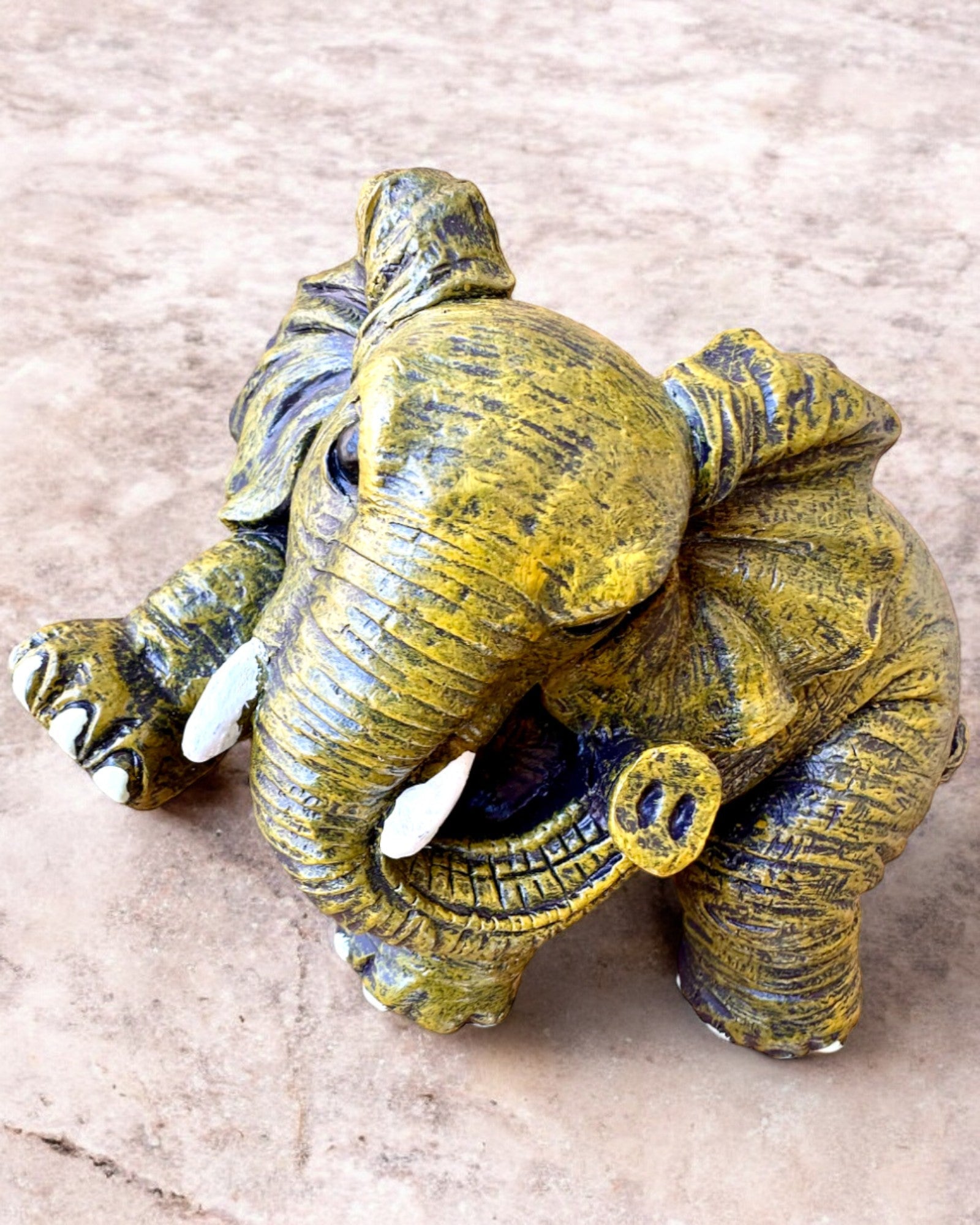 Figura de elefante "Pequeno Sortudo" com possibilidade de gravação para presente