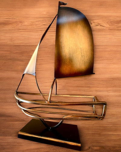 Suporte de Vinho Metálico 45 cm de altura, "Fantasia Náutica" - em Forma de Veleiro com Possibilidade de Gravação para presente