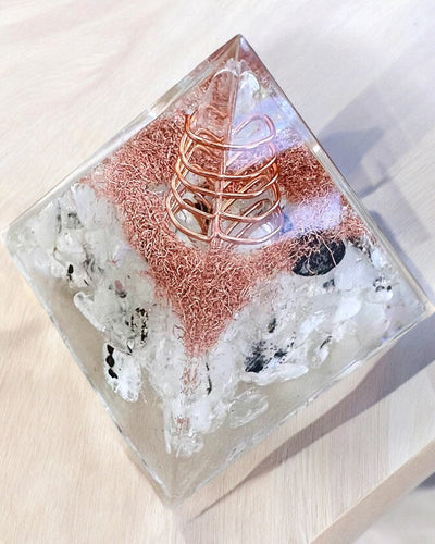 Pirâmide Energética orgonite "Copper Harmony"