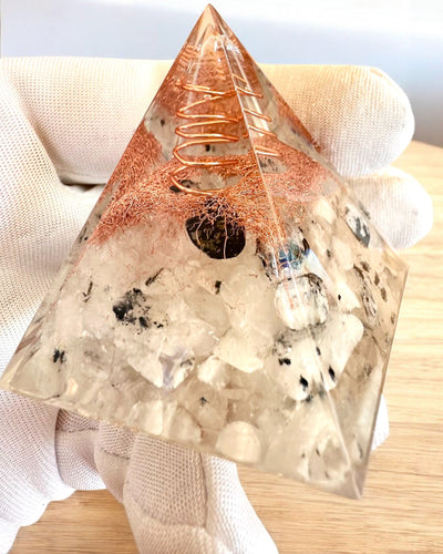 Pirâmide Energética orgonite "Copper Harmony"