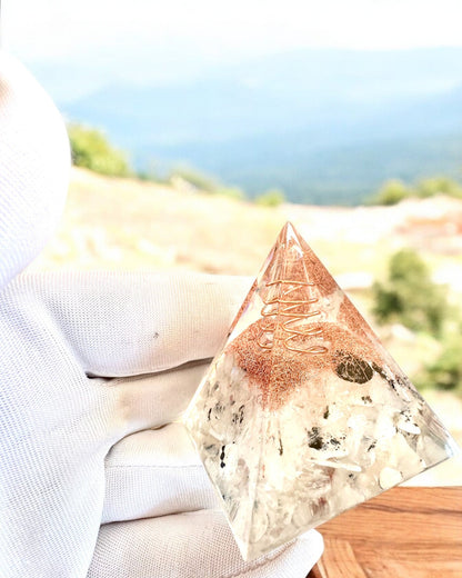 Pirâmide Energética orgonite "Copper Harmony"