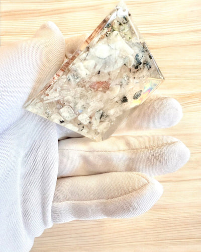 Pirâmide Energética orgonite "Copper Harmony"