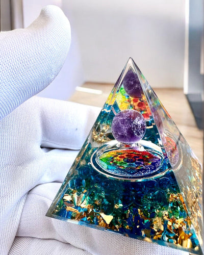 Pirâmide Energética orgonite "Mystic Aura"