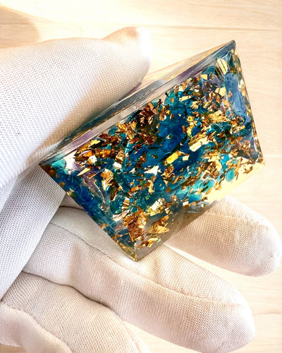 Pirâmide Energética orgonite "Mystic Aura"