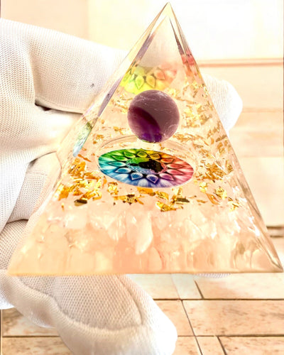 Pirâmide Energética orgonite Pirâmide de Energia "Harmonia da Luz" - Cristalina, para presente
