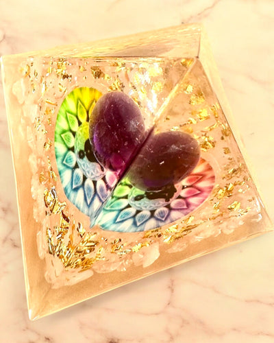 Pirâmide Energética orgonite Pirâmide de Energia "Harmonia da Luz" - Cristalina, para presente