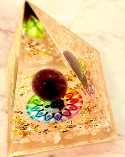 Pirâmide Energética orgonite Pirâmide de Energia "Harmonia da Luz" - Cristalina, para presente