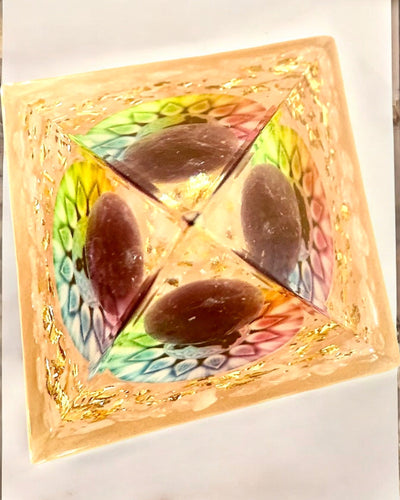 Pirâmide Energética orgonite Pirâmide de Energia "Harmonia da Luz" - Cristalina, para presente