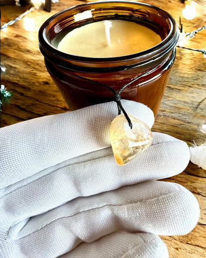 Vela de soja intencional 250 ml com pedra natural – escolha a sua energia: Citrino ou Granada, personalização com gravação para presente
