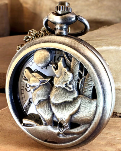 "Luna Wolf" – Relógio de Bolso Estiloso com Lobos, possibilidade de personalização com gravação para presente