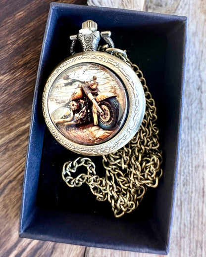 Relógio de Bolso Retro "Estilo Motociclista", possibilidade de personalização com gravação para presente