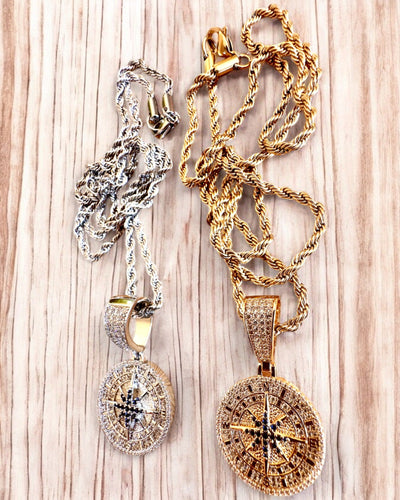 Colar com Pendente de Bússola em Estilo Glamour com Zircónias para Mulheres e Homens - 2 variantes à escolha, personalização com gravação para presente