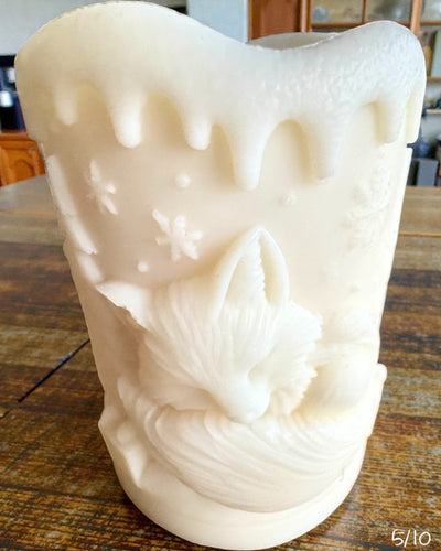 Vela de soja Raposa de Inverno, 7,5 cm de altura, vela de soja vertida à mão com uma adorável raposa a dormir, personalizável com gravação na placa