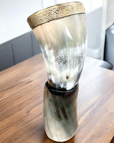 Caneca de Chifre "Viking Valor" - Gravada à Mão, Qualidade Premium - 4 variantes à escolha