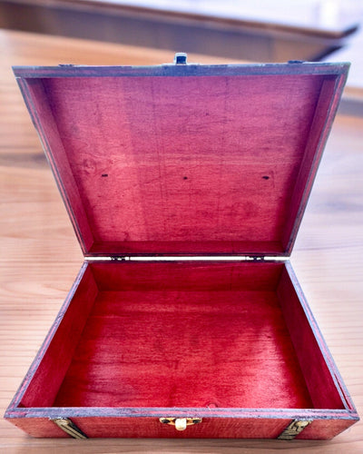 Antiga Caixa de Madeira com Possibilidade de Gravação, 23 cm x 16 cm x 7,5 cm