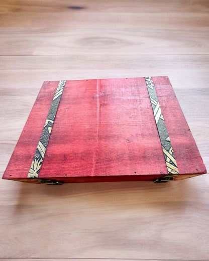 Antiga Caixa de Madeira com Possibilidade de Gravação, 23 cm x 16 cm x 7,5 cm