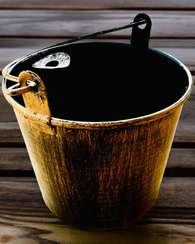 Cinzeiro Metálico Estiloso "Rustic Charm" com 19-23 cm de altura, 8 variantes à escolha, gravação a pedido