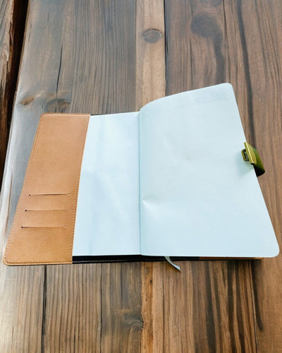 Exclusivo Caderno de Couro "Sekretnik" A5 com Fecho de Combinação - personalização com gravação