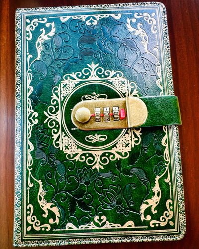 Exclusivo Caderno de Couro "Sekretnik" A5 com Fecho de Combinação - personalização com gravação