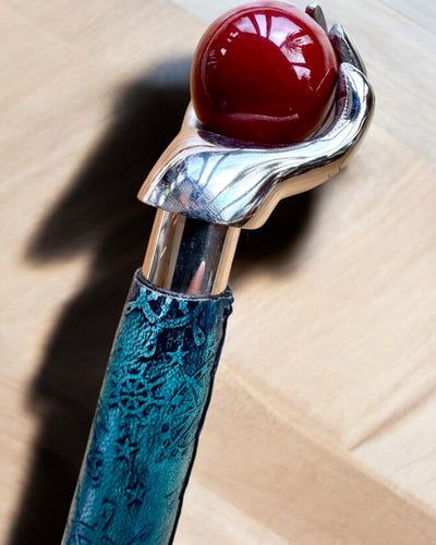 Bengala "Mão Real" – feita à mão com pele natural, possibilidade de personalização com gravação