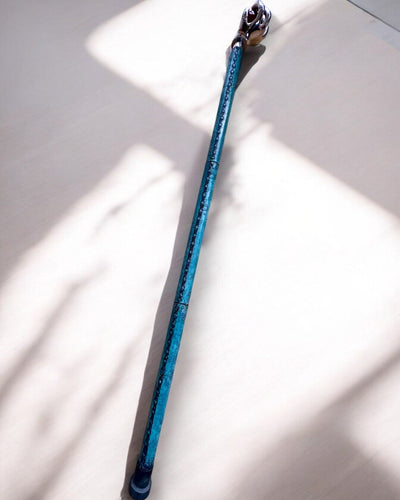 Bengala "Mão Real" – feita à mão com pele natural, possibilidade de personalização com gravação