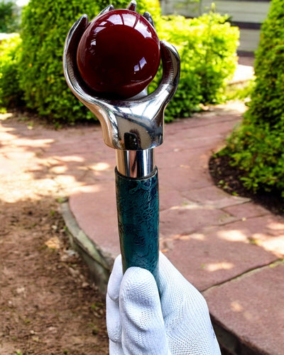 Bengala "Mão Real" – feita à mão com pele natural, possibilidade de personalização com gravação