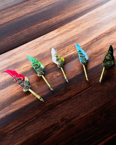 Caneta Caligráfica "Elegância Steampunk" com Pena de Peru - Feita à Mão 5 variantes à escolha, personalização com gravação para presente