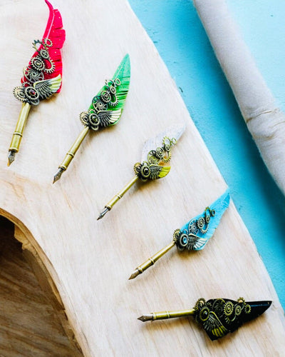 Caneta Caligráfica "Elegância Steampunk" com Pena de Peru - Feita à Mão 5 variantes à escolha, personalização com gravação para presente