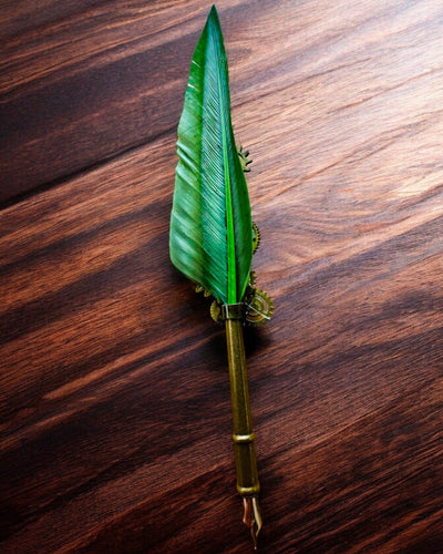 Caneta Caligráfica "Elegância Steampunk" com Pena de Peru - Feita à Mão 5 variantes à escolha, personalização com gravação para presente