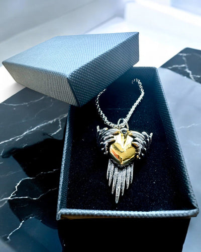 Amuleto Arqueiro do Coração – Asas Escuras do Amor, possibilidade de personalização com gravação como presente