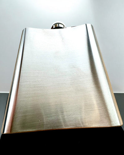 Bizon Flask – Cantil Estiloso com Motivo de Bisão - possibilidade de personalização com gravação para presente