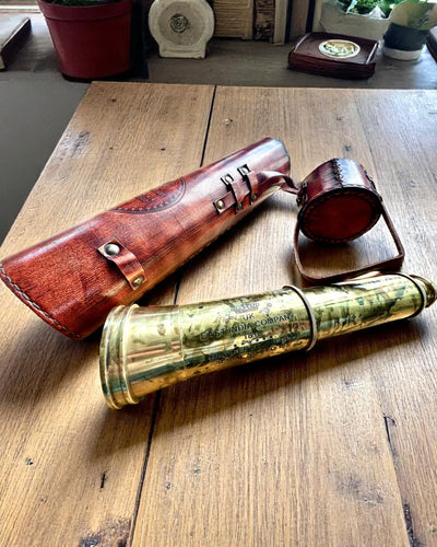 Luneta Real “Voyager 1818” – Exclusiva, em latão, 83 cm, feita à mão, com estojo em pele natural – Edição de colecionador, personalizável com gravação para presente