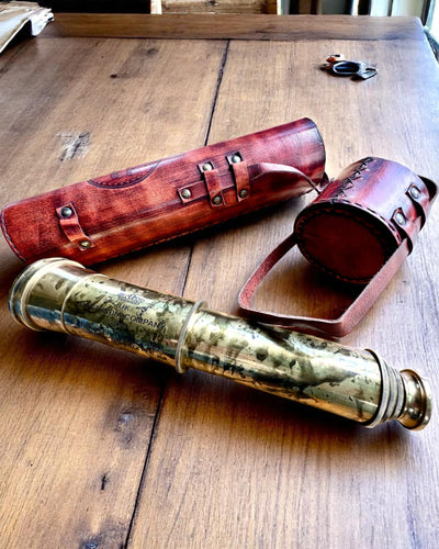 Luneta Real “Voyager 1818” – Exclusiva, em latão, 83 cm, feita à mão, com estojo em pele natural – Edição de colecionador, personalizável com gravação para presente