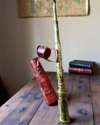 Luneta Real “Voyager 1818” – Exclusiva, em latão, 83 cm, feita à mão, com estojo em pele natural – Edição de colecionador, personalizável com gravação para presente