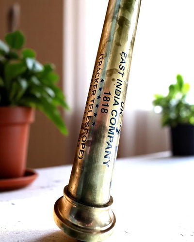 Luneta Real “Voyager 1818” – Exclusiva, em latão, 83 cm, feita à mão, com estojo em pele natural – Edição de colecionador, personalizável com gravação para presente