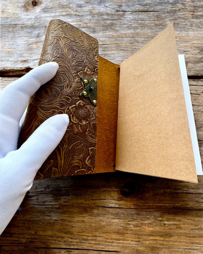 Caderno Retro de Luxo com Capa de Couro - "Vintage Elegance", 480 páginas, possibilidade de personalização com gravação