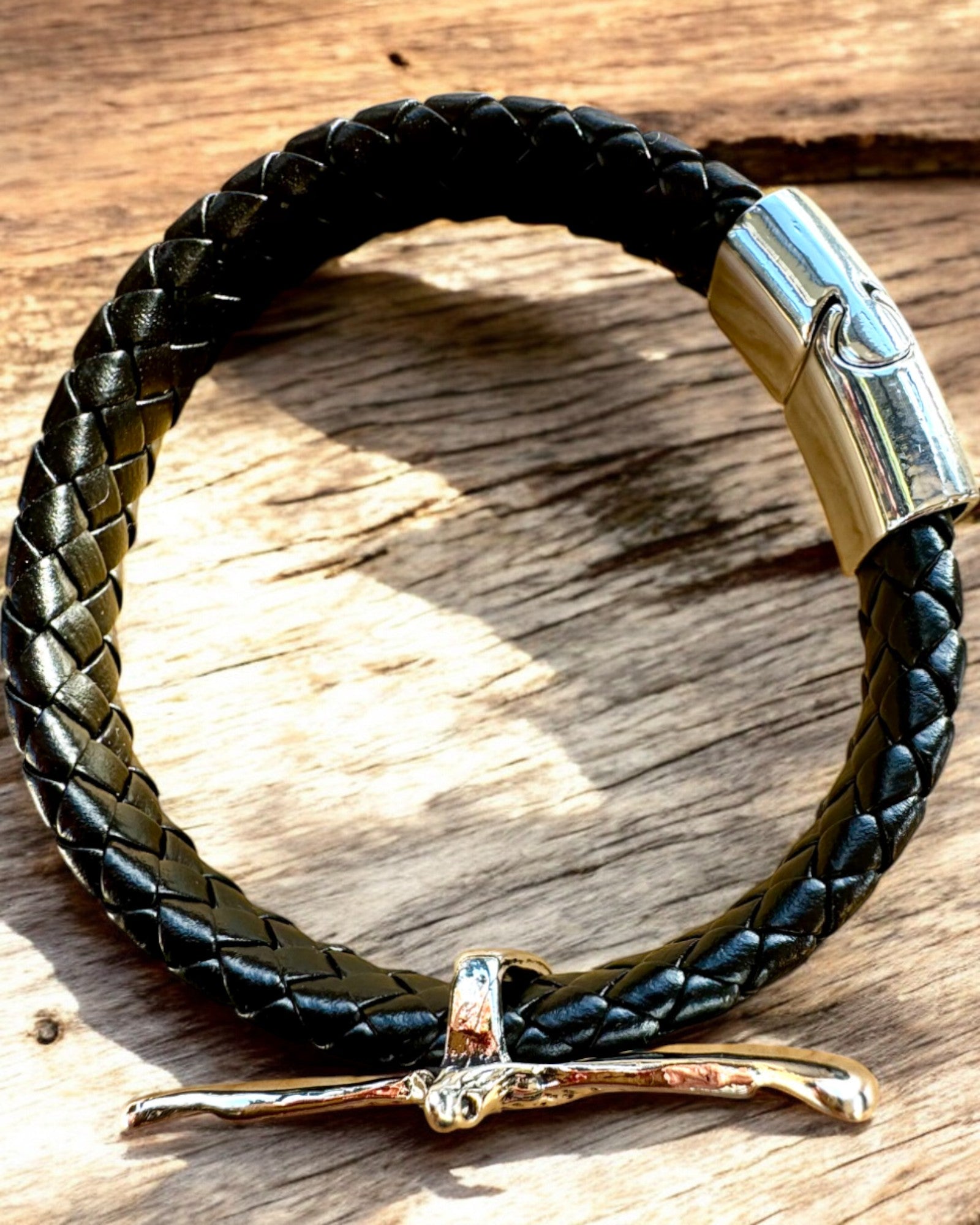 Pulseira Masculina "SkyRider" – Estilo em Couro com Caráter - possibilidade de personalização com gravação