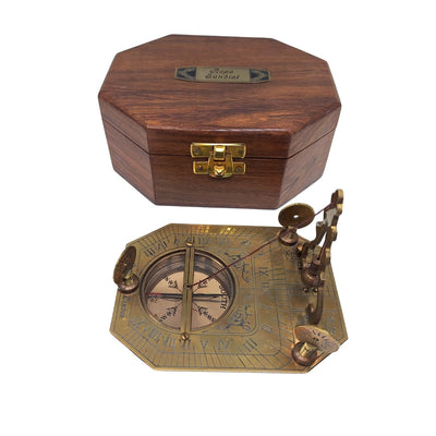 Elegante bússola de latão com relógio de sol em caixa de madeira - Presente ideal para viajantes, estilo retro, dimensões: 11.5 x 8.8 x 9.0 cm, material: latão e madeira