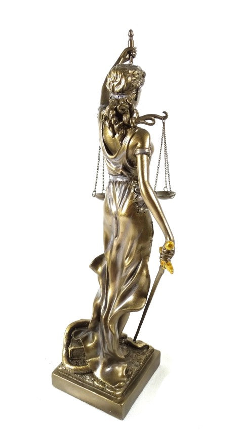 Estatueta Têmis 35 cm com possibilidade de personalização com gravação - presente elegante para advogado, juiz ou consultor jurídico, feita de poli-resina em cor dourada com acabamento antigo