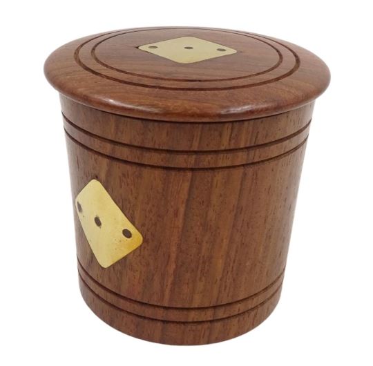 Dados de madeira para jogo em barril com gravação – Presente personalizado em acácia, altura 7 cm, diâmetro 8 cm, para maiores de 14 anos