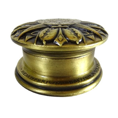 Bússola Solar de Latão Renascentista com Gravação - Presente Vintage Elegante com 4,5 cm de altura e 8,5 cm de diâmetro