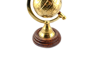 Globo Decorativo Metálico GWB61 com Contornos dos Continentes Gravados à Mão e Possibilidade de Personalização