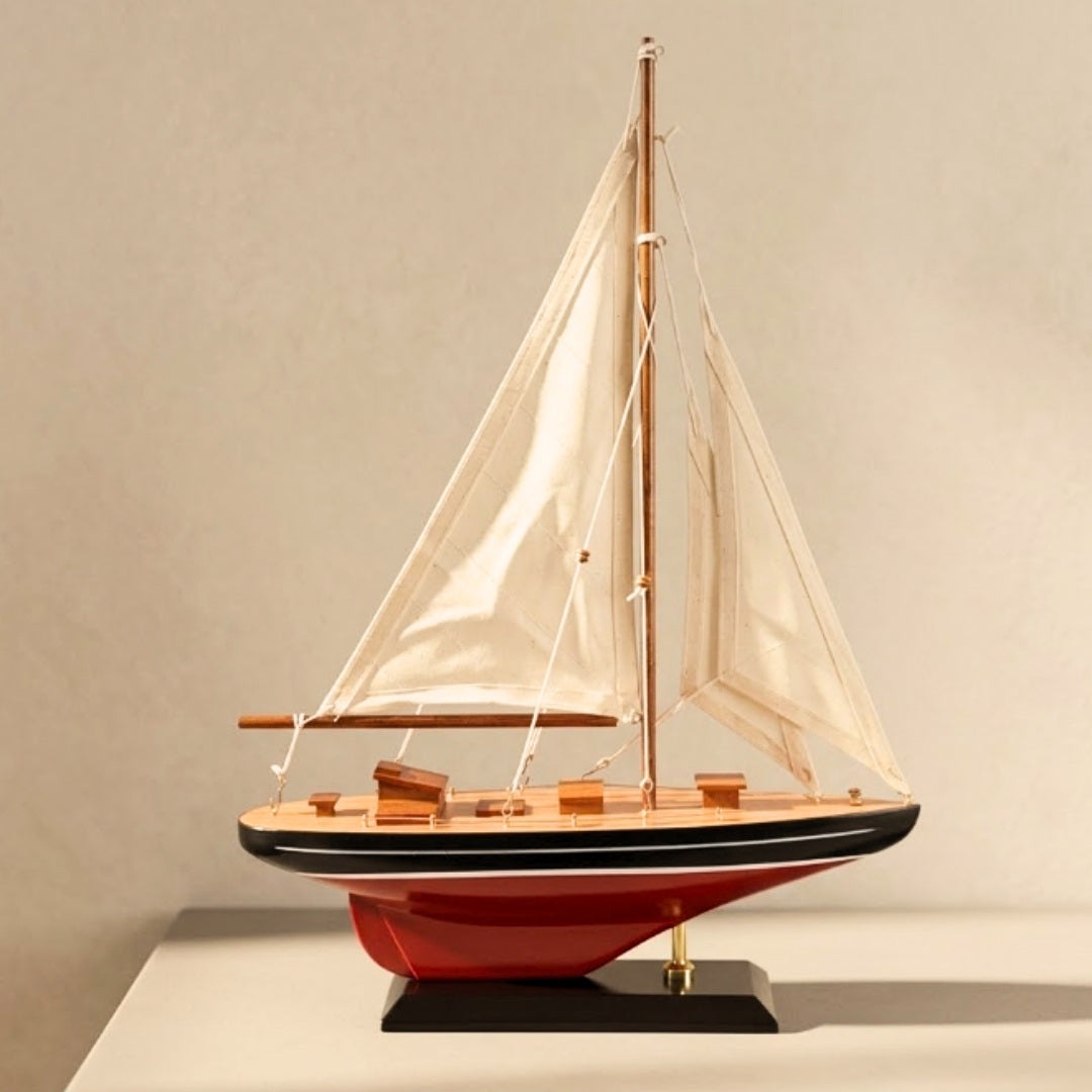 Modelo Elegante de Iate à Vela em Madeira 30 cm com Personalização por Gravação